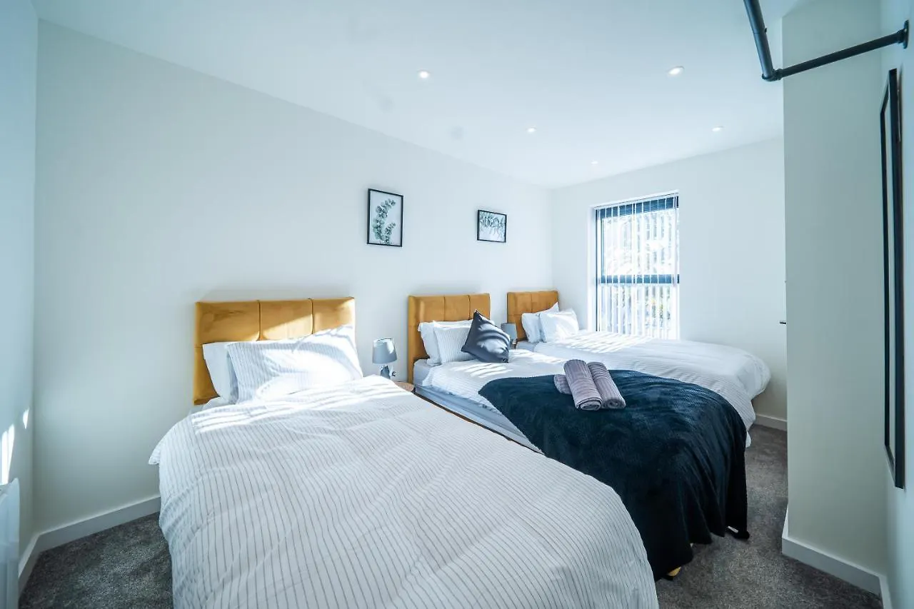 Apartament Modern 4-Bedroom Townhouse In Gated Community Near Leeds City Centre