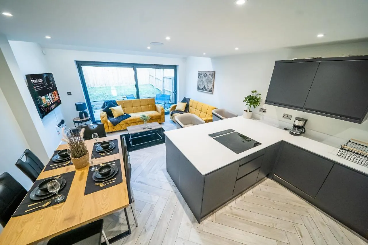 Modern 4-Bedroom Townhouse In Gated Community Near Leeds City Centre 0*, Leeds (West Yorkshire) Wielka Brytania
